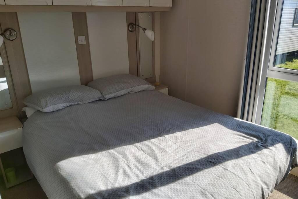 8 Berth Caravan At Parkdean Camber Sands エクステリア 写真