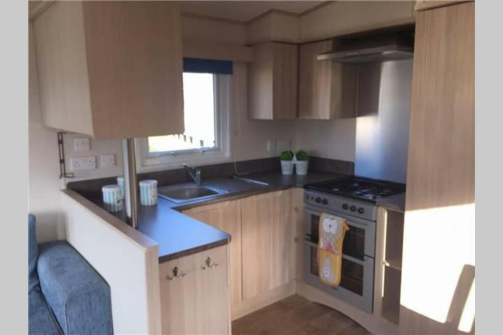 8 Berth Caravan At Parkdean Camber Sands エクステリア 写真