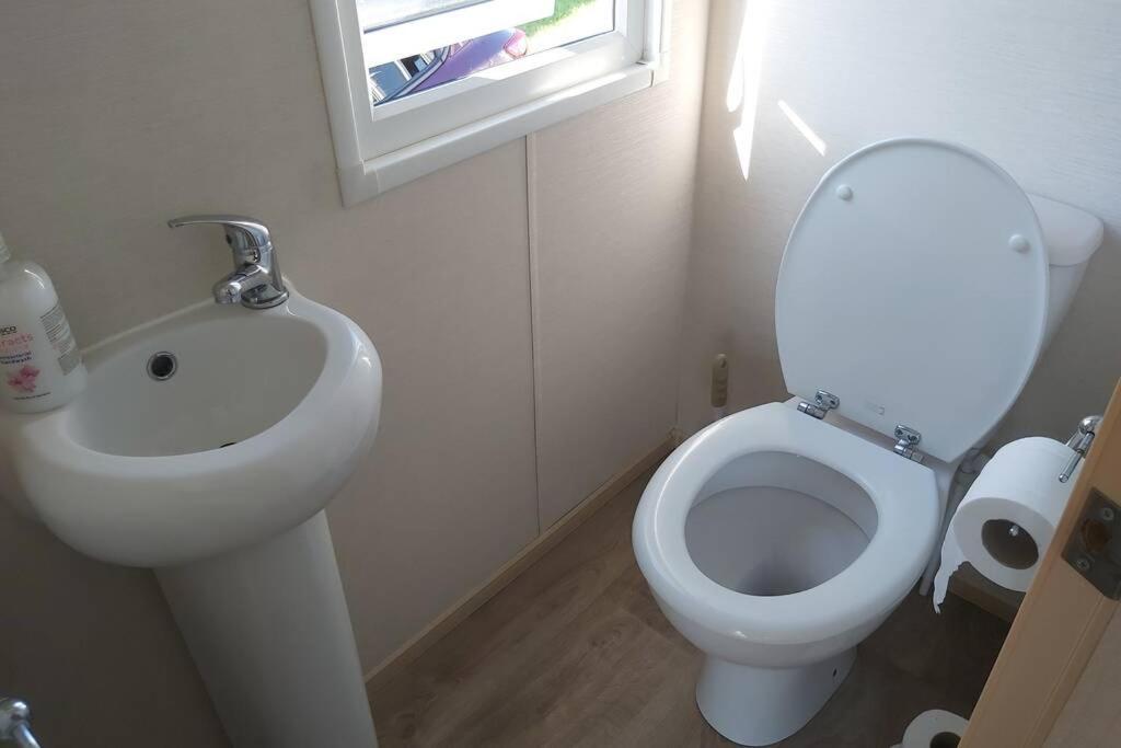8 Berth Caravan At Parkdean Camber Sands エクステリア 写真
