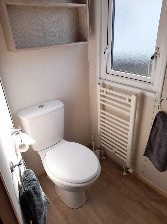 8 Berth Caravan At Parkdean Camber Sands エクステリア 写真